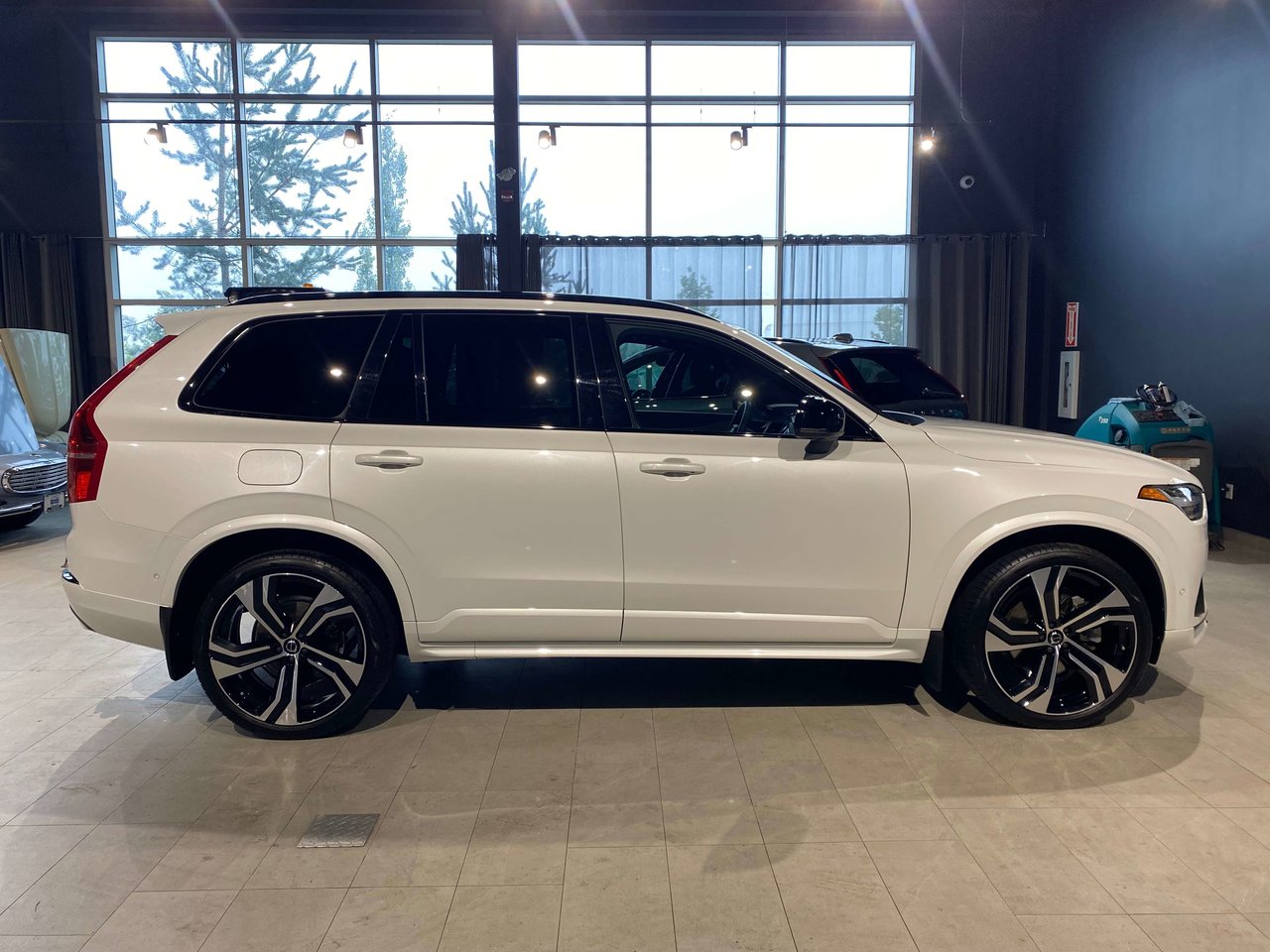 2022 Volvo XC90 T6 AWD R-Design 7 Seater-5