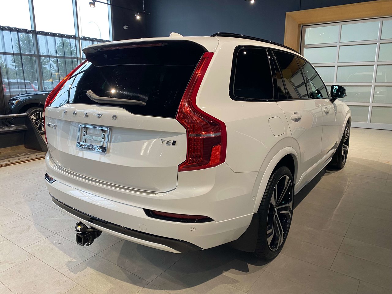 2022 Volvo XC90 T6 AWD R-Design 7 Seater-4