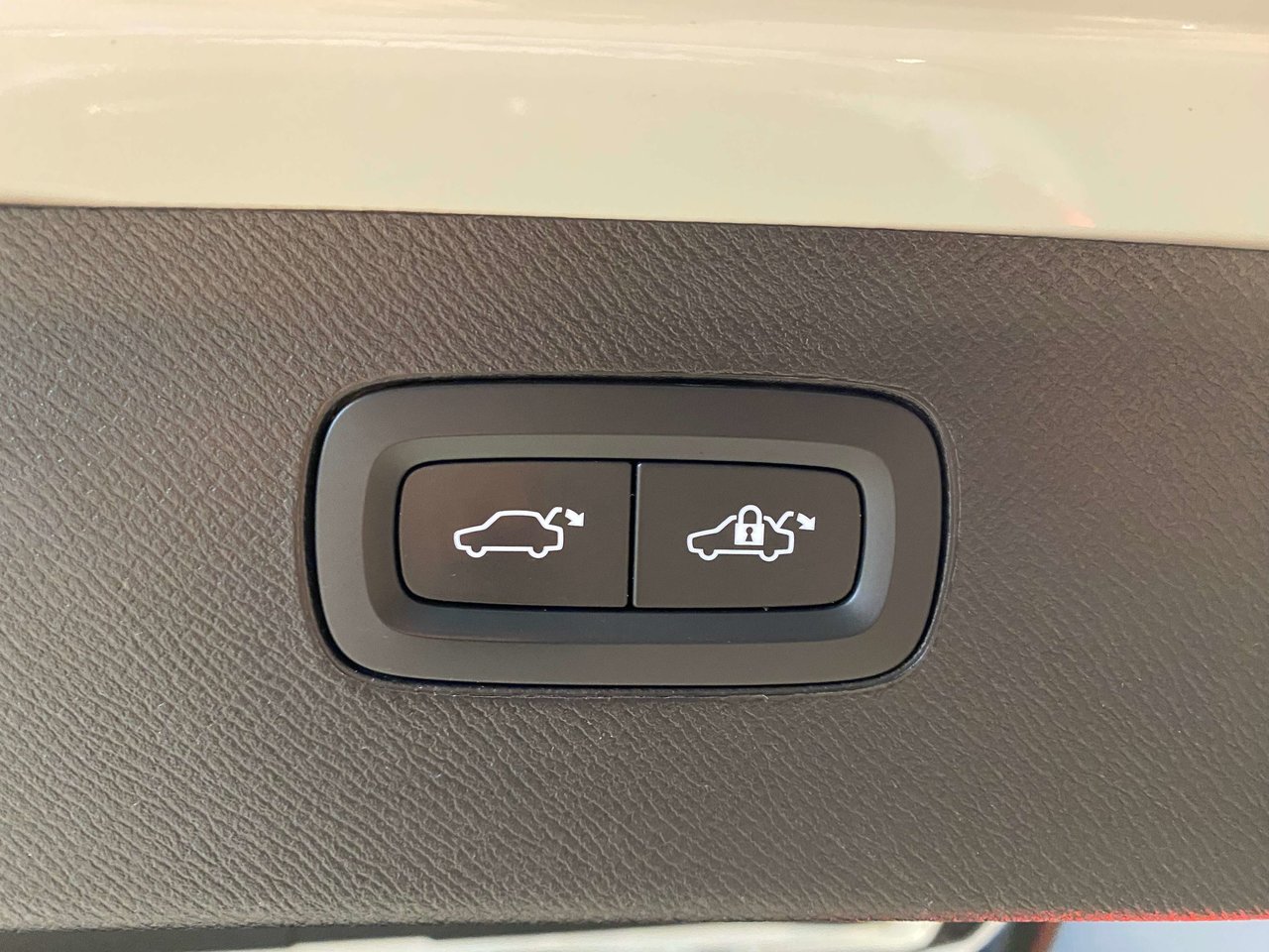 2022 Volvo XC90 T6 AWD R-Design 7 Seater-22