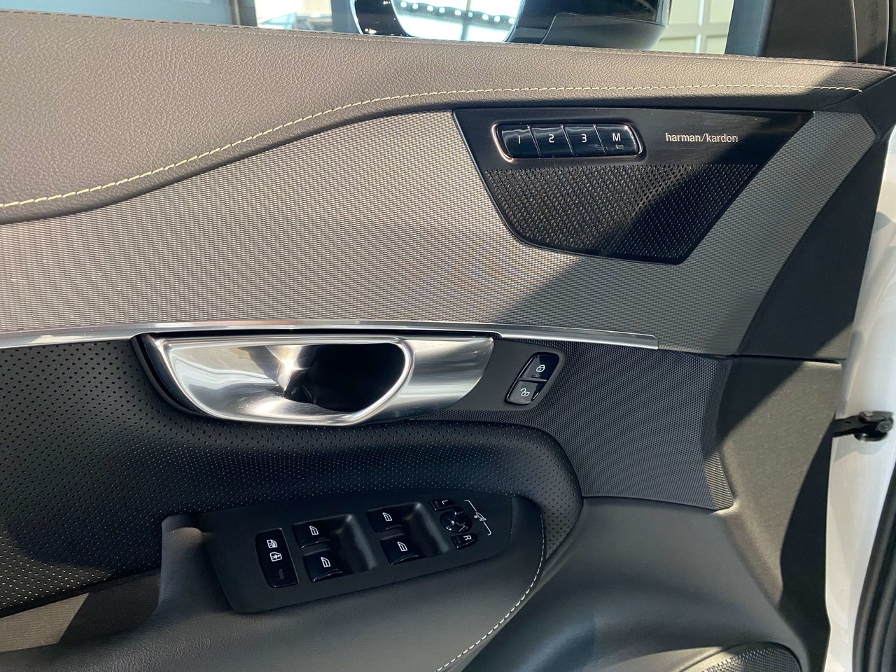 2022 Volvo XC90 T6 AWD R-Design 7 Seater-11