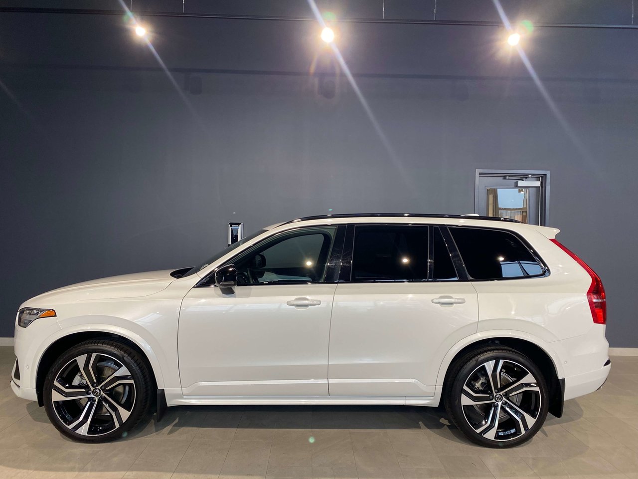 2022 Volvo XC90 T6 AWD R-Design 7 Seater-1