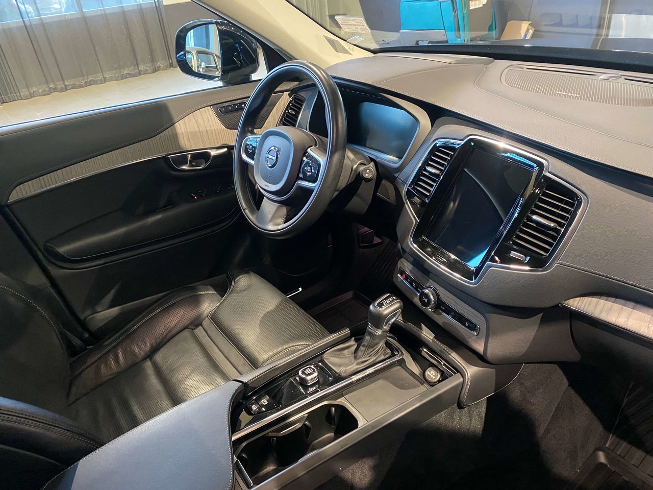 2022 Volvo XC90 T6 AWD Inscription (7-Seat)-25