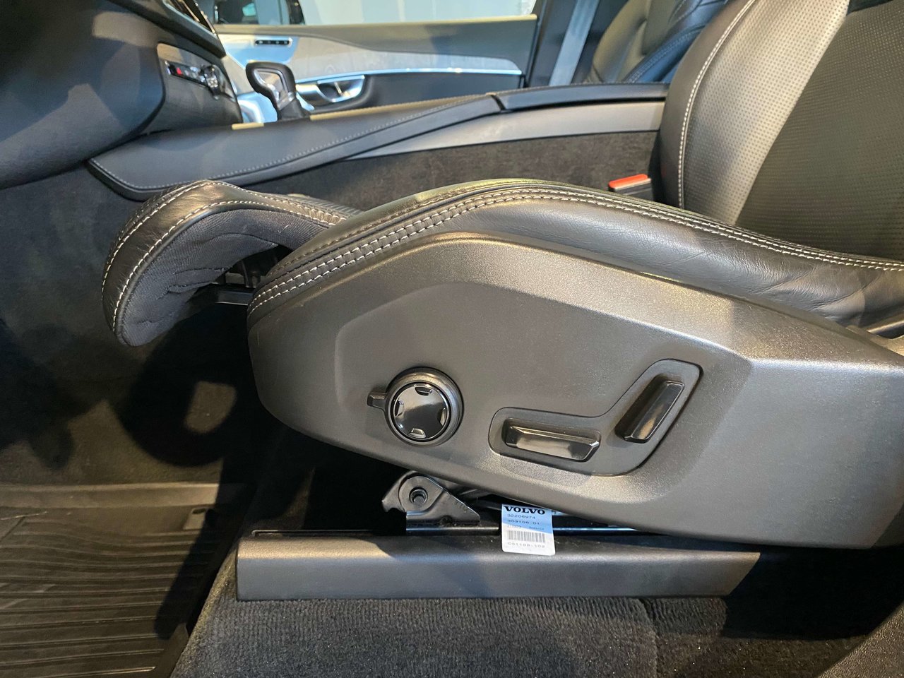 2022 Volvo XC90 T6 AWD Inscription (6-Seat)-11