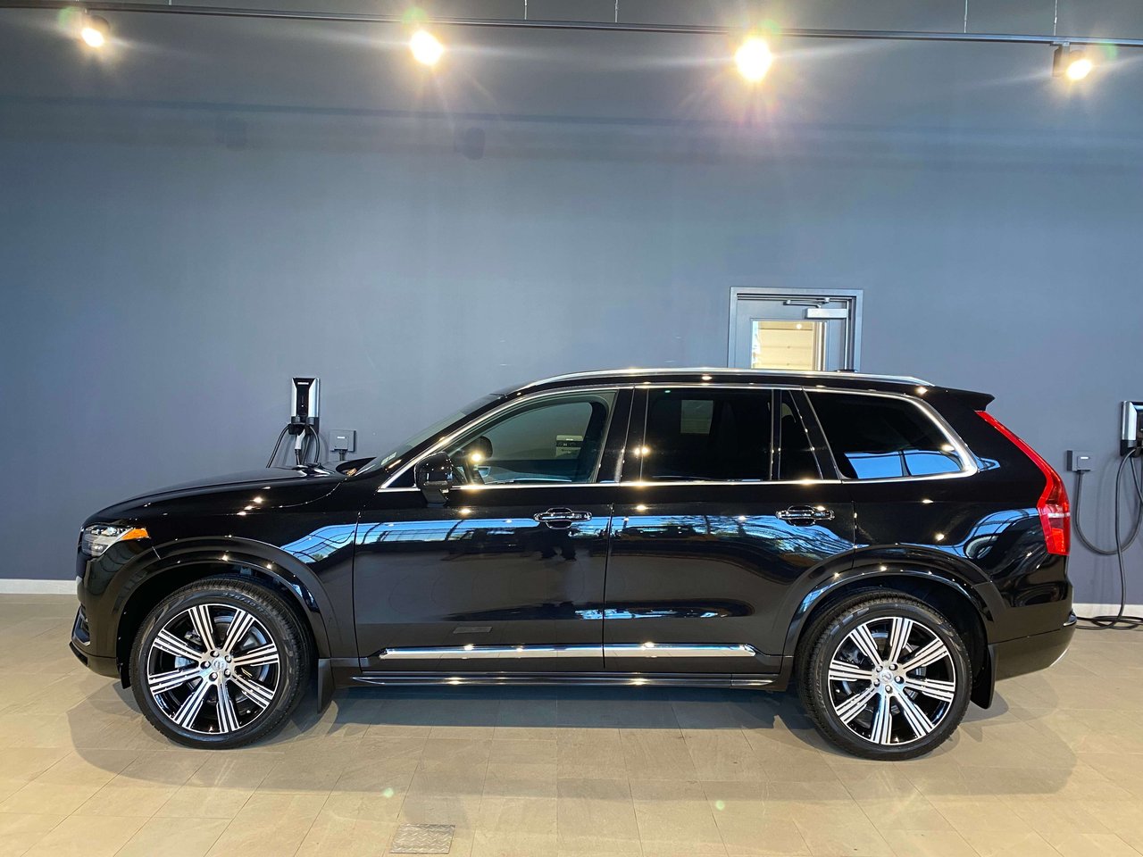 2022 Volvo XC90 T6 AWD Inscription (6-Seat)-1