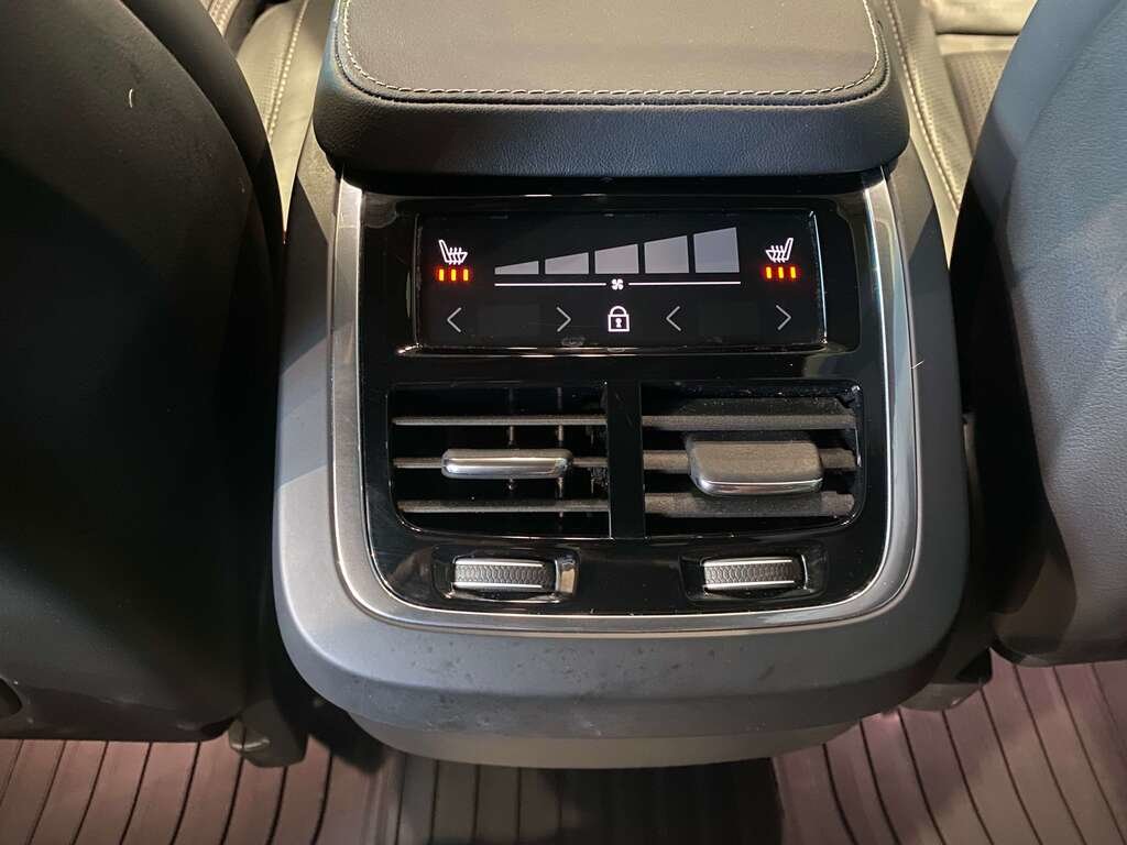 2023 Volvo XC90 B6 AWD Ultimate Bright-18