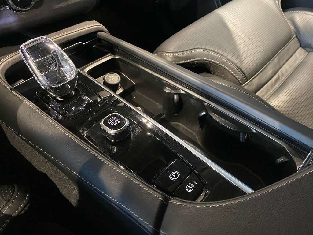 2023 Volvo XC90 B6 AWD Ultimate Bright-12