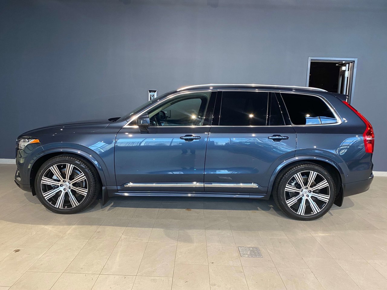 2023 Volvo XC90 B6 AWD Ultimate Bright-1