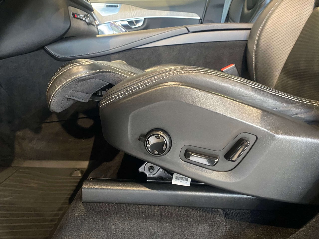 2023 Volvo XC90 Recharge Ultimate Dark-12