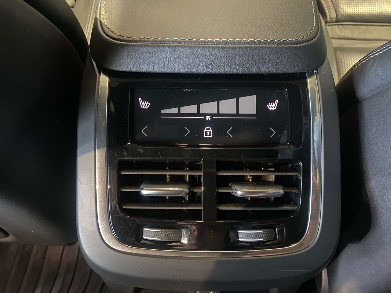 2023 Volvo XC90 Recharge Ultimate Dark-19