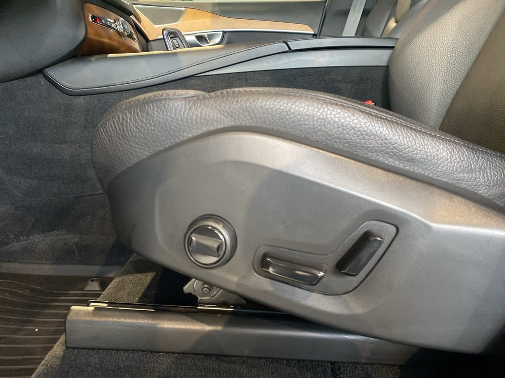 2024 Volvo XC90 B6 AWD Core Bright Theme 7-Seater-13