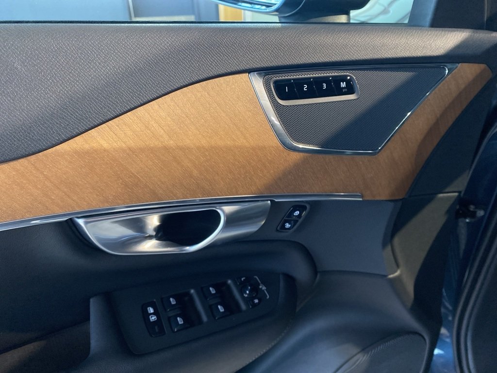 2024 Volvo XC90 B6 AWD Core Bright Theme 7-Seater-11