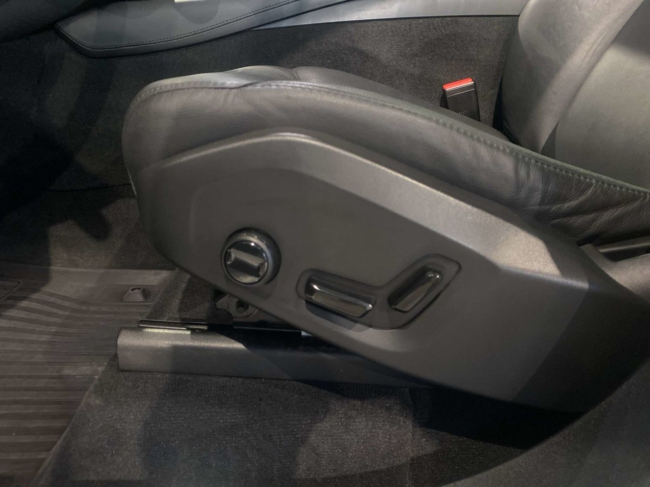 2024 Volvo XC90 B6 AWD Core Bright Theme 7-Seater-13