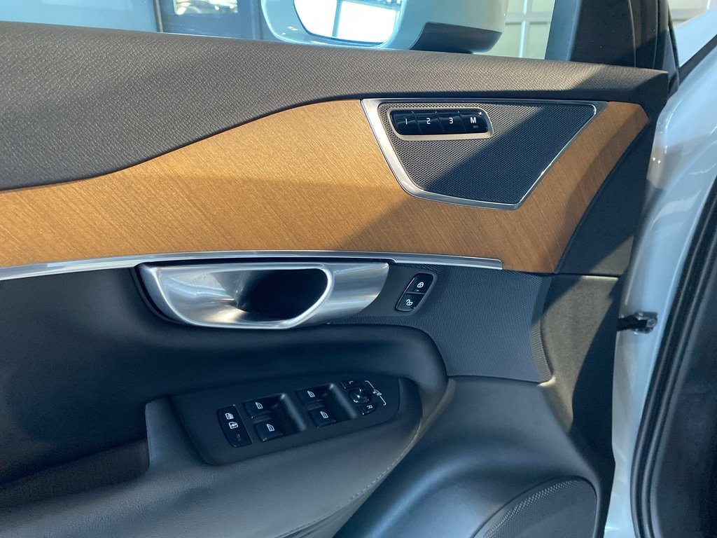 2024 Volvo XC90 B6 AWD Plus Bright Theme 7-Seater-11