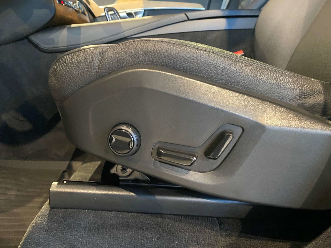 2024 Volvo XC90 B6 AWD Core Bright Theme 7-Seater-12