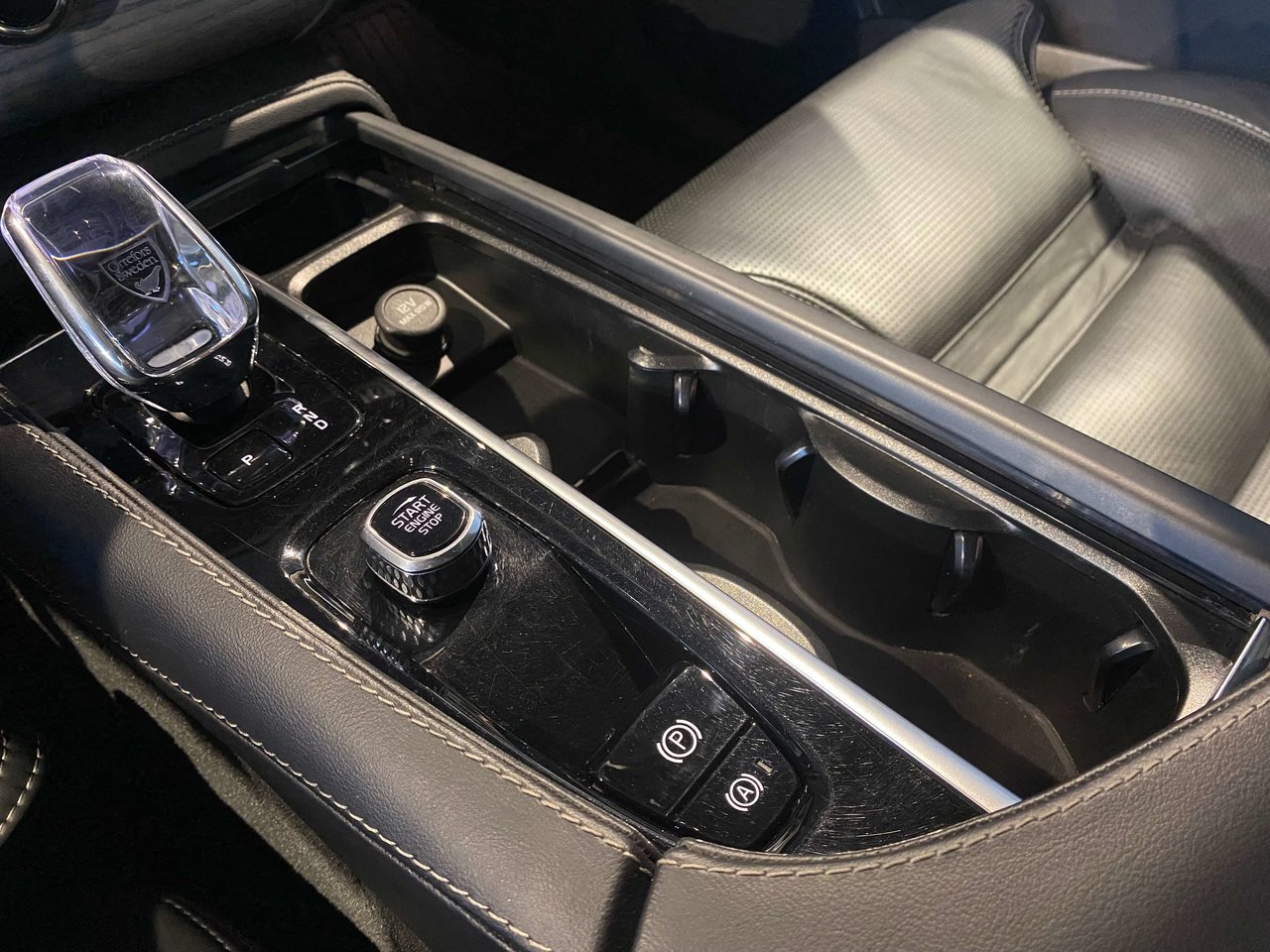2024 Volvo XC90 B6 AWD Ultimate Bright Theme 7-Seater-12