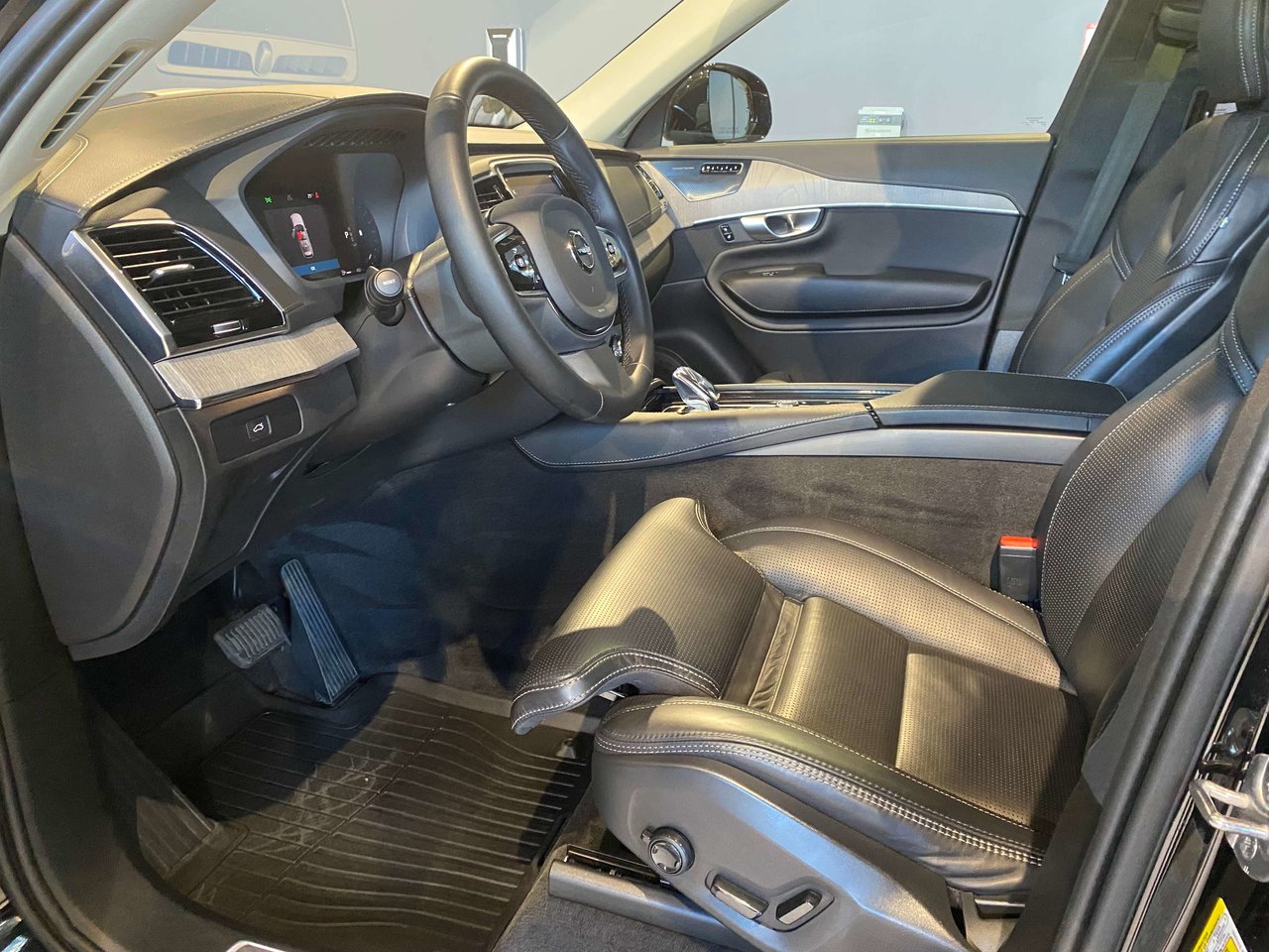 2024 Volvo XC90 B6 AWD Ultimate Bright Theme 7-Seater-9