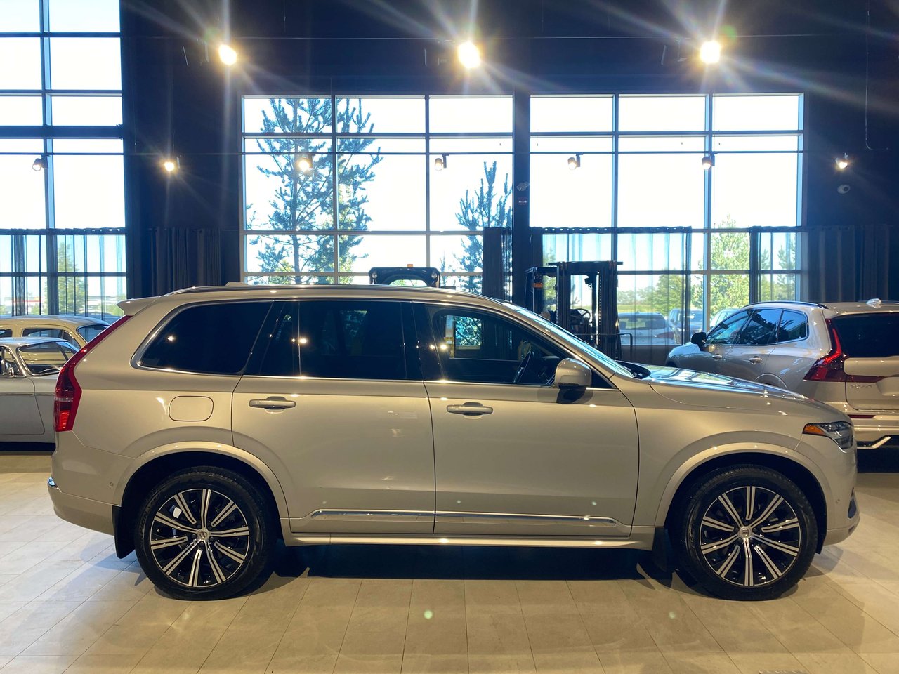 2024 Volvo XC90 B6 AWD Plus Bright Theme 7-Seater-6