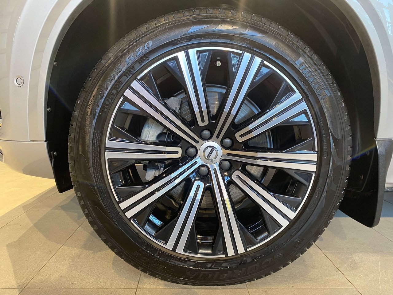 2024 Volvo XC90 B6 AWD Plus Bright Theme 7-Seater-8