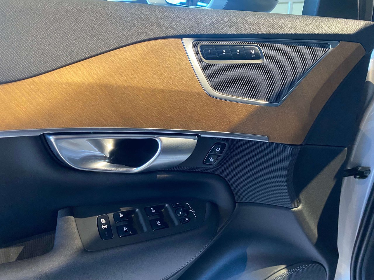 2024 Volvo XC90 B6 AWD Plus Bright Theme 7-Seater-11