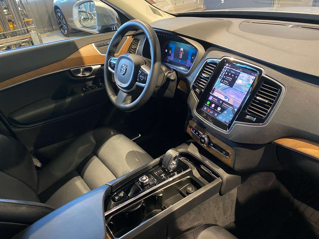 2024 Volvo XC90 B6 AWD Plus Bright Theme 7-Seater-25