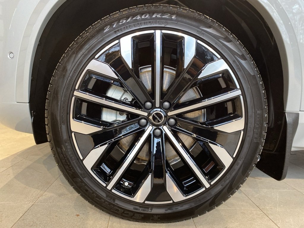 2025 Volvo XC90 2025.5 B6 AWD Plus Bright Theme 7-Seater-8