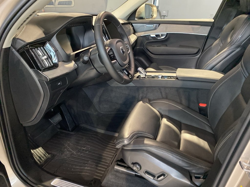 2026 Volvo XC90 B6 AWD Ultra Bright Theme 7-Seater-9