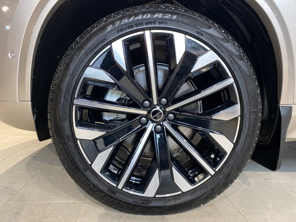 2026 Volvo XC90 B6 AWD Ultra Bright Theme 7-Seater-8