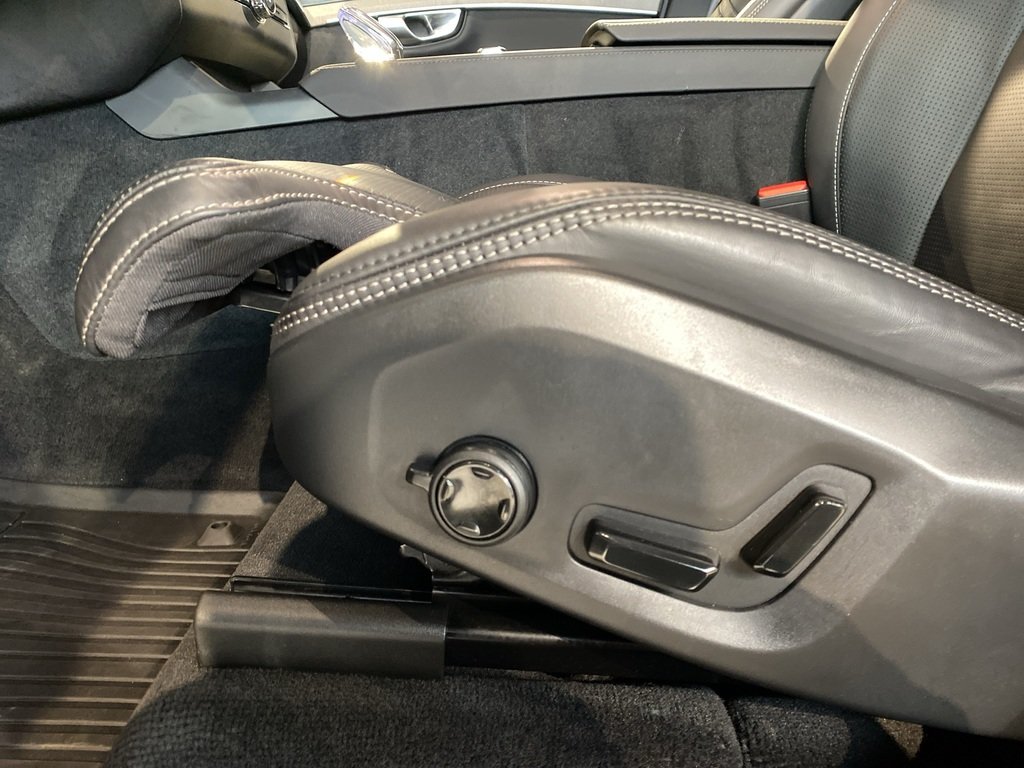 2026 Volvo XC90 B6 AWD Ultra Bright Theme 7-Seater-13