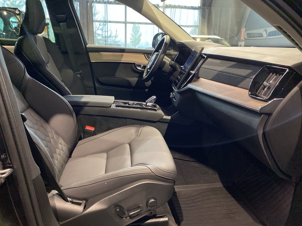 2026 Volvo XC90 B6 AWD Core Bright Theme 7-Seater-24