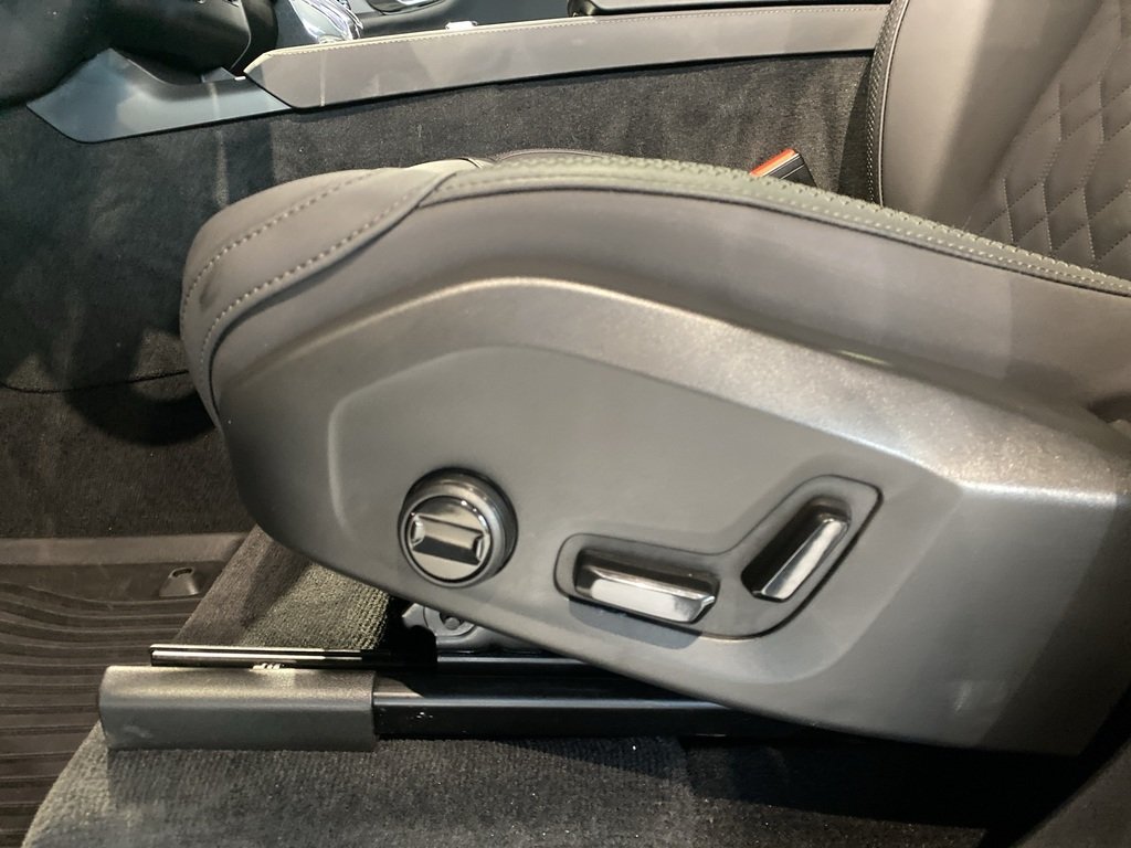 2026 Volvo XC90 B6 AWD Core Bright Theme 7-Seater-14
