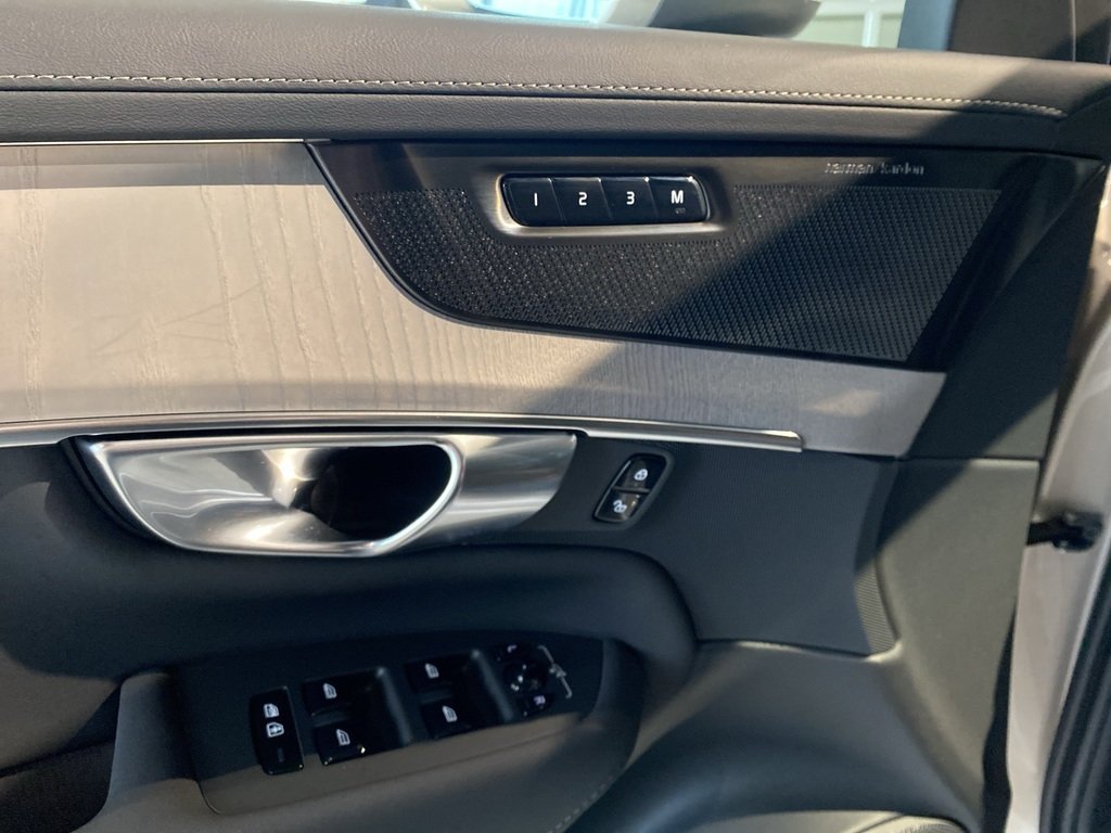 2026 Volvo XC90 B6 AWD Ultra Bright Theme 7-Seater-11