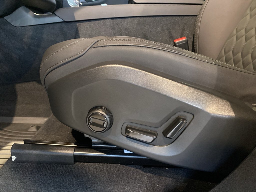 2026 Volvo XC90 B6 AWD Plus Dark Theme 7-Seater-13