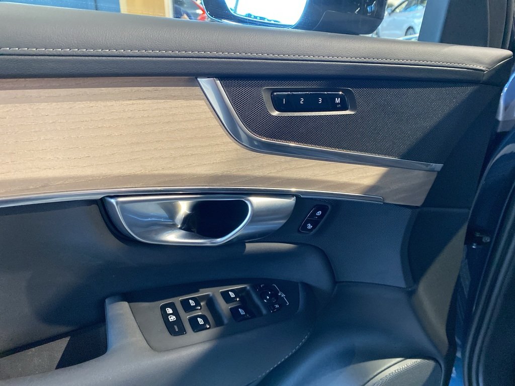 2026 Volvo XC90 B6 AWD Plus Dark Theme 7-Seater-11