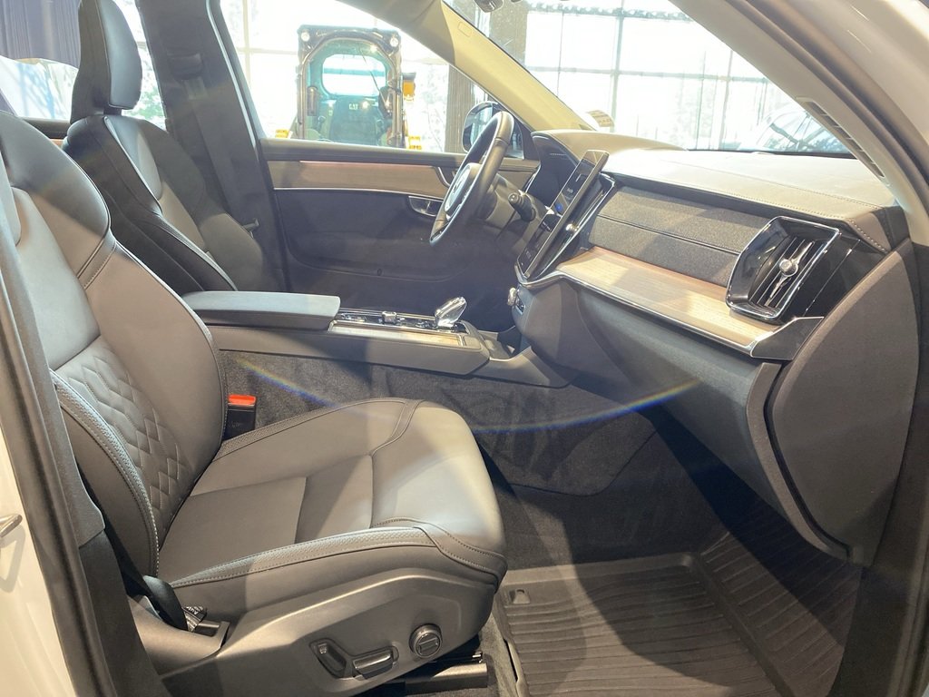 2026 Volvo XC90 B6 AWD Plus Dark Theme 7-Seater-23