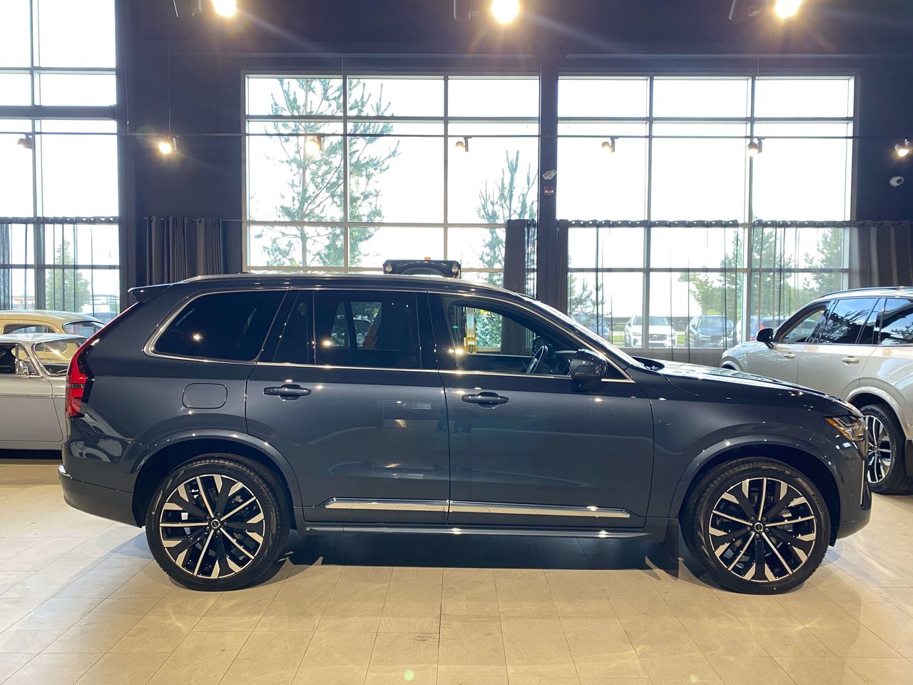 2026 Volvo XC90 B6 AWD Plus Bright Theme 7-Seater-6