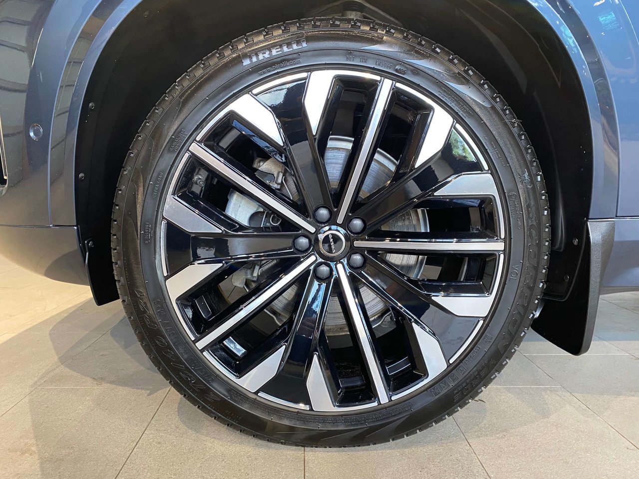 2026 Volvo XC90 B6 AWD Plus Bright Theme 7-Seater-8