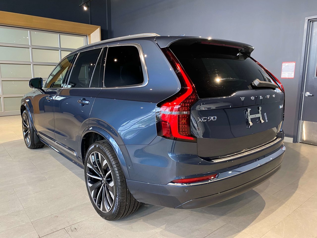 2026 Volvo XC90 B6 AWD Plus Bright Theme 7-Seater-2