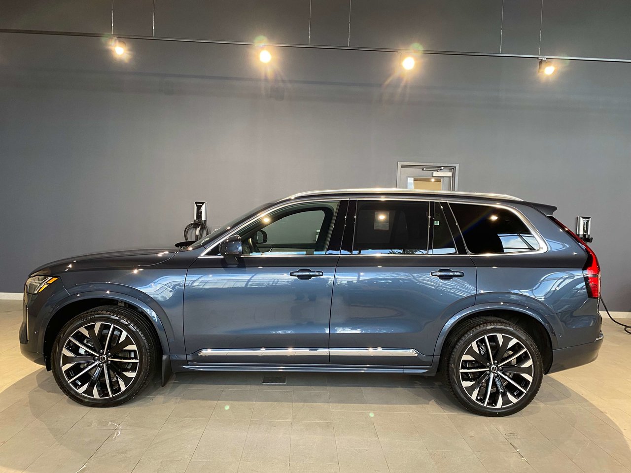 2026 Volvo XC90 B6 AWD Plus Bright Theme 7-Seater-1