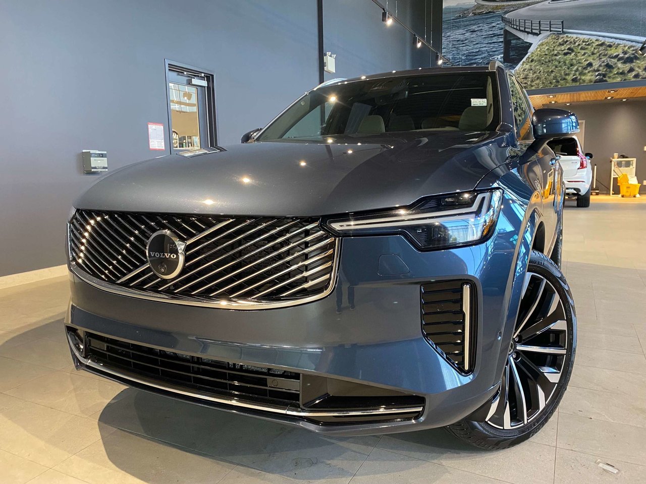 2026 Volvo XC90 B6 AWD Plus Bright Theme 7-Seater-0