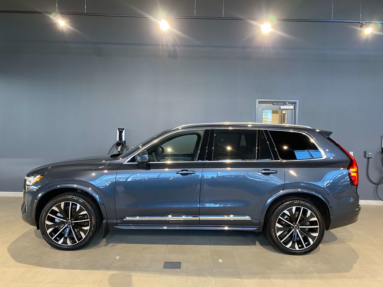 2026 Volvo XC90 B6 AWD Plus Bright Theme 7-Seater-1