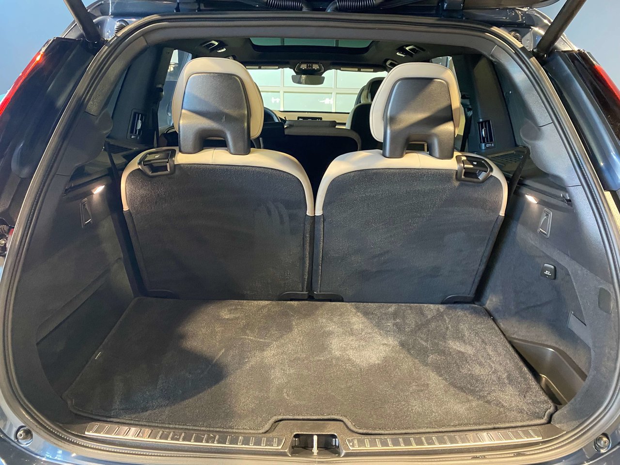 2026 Volvo XC90 B6 AWD Plus Bright Theme 7-Seater-20