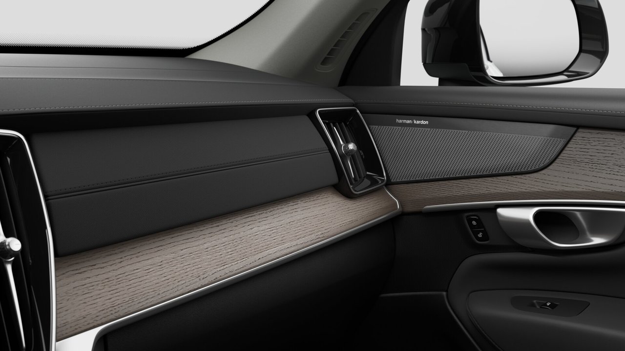 2027 Volvo XC90 Plus 7-Seater (Dark Theme)-8