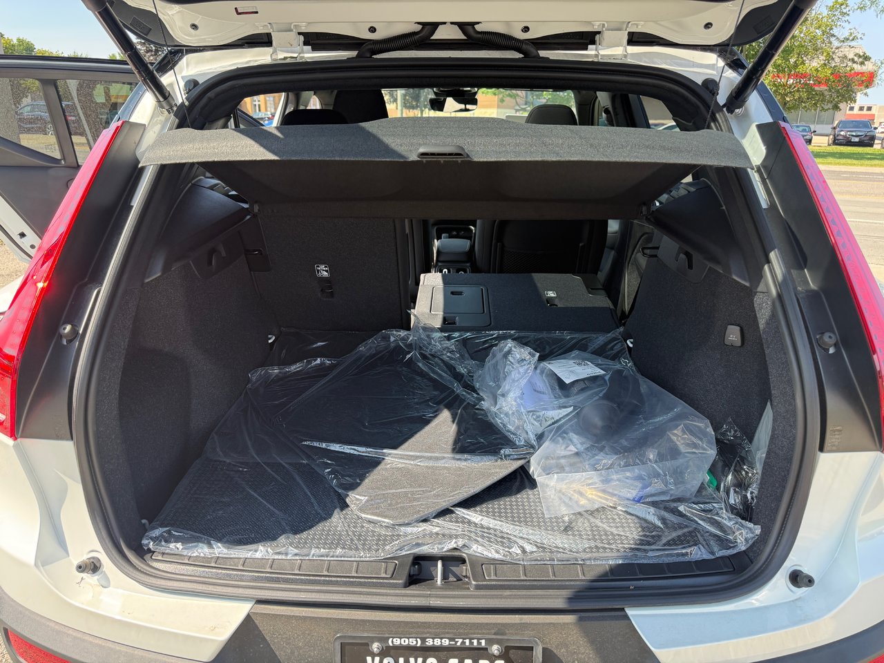 2025 Volvo EX40 Ultra-13