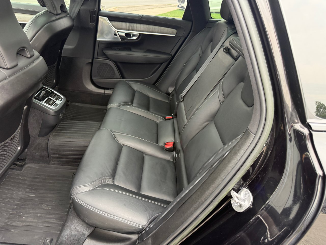 2022 Volvo V90 Cross Country BASE-12