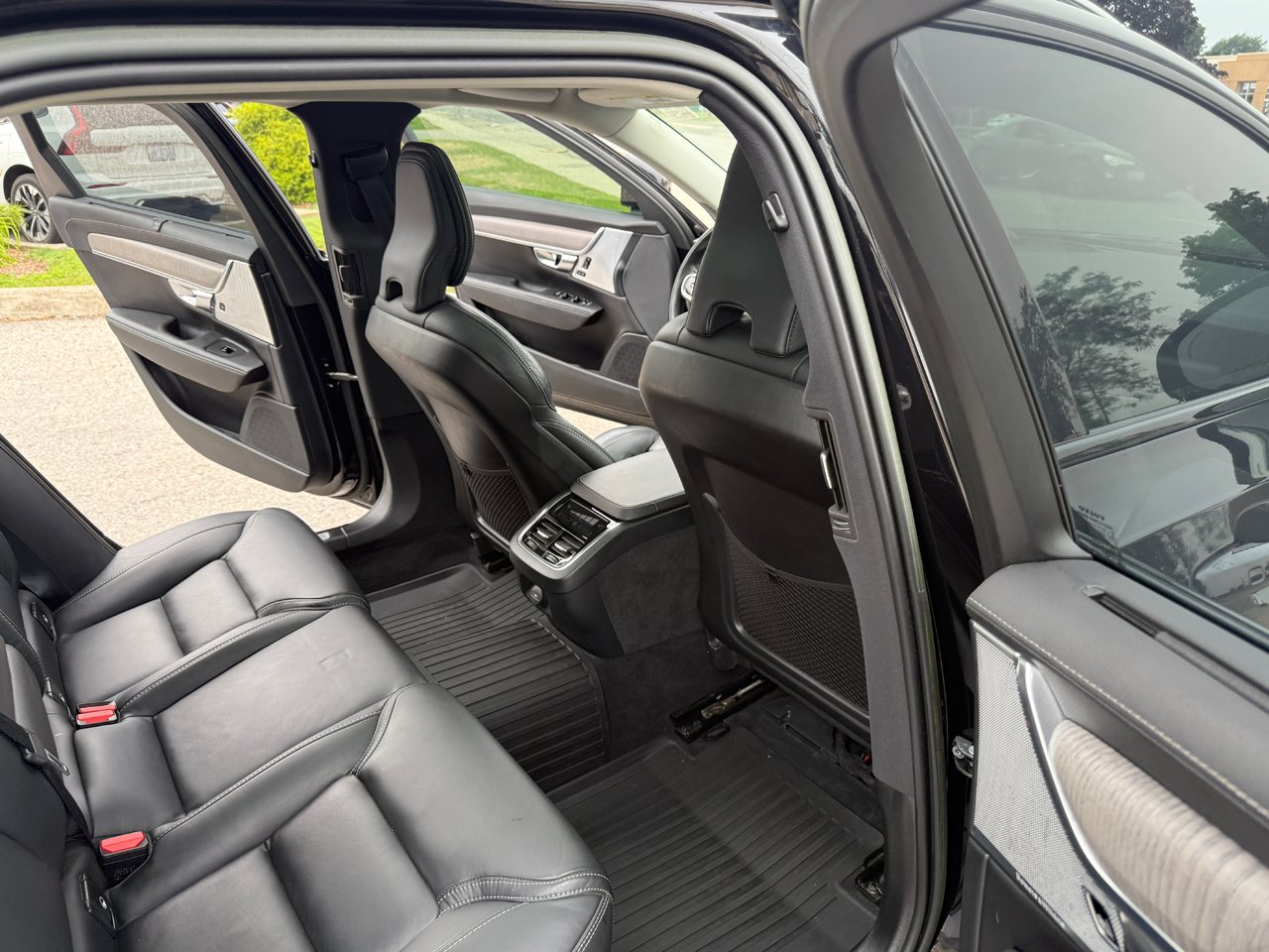 2022 Volvo V90 Cross Country BASE-14