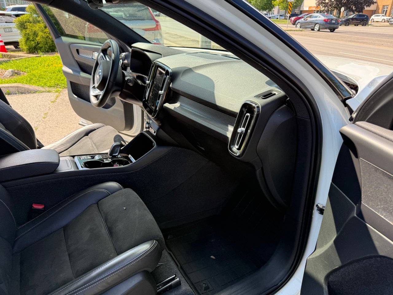 2022 Volvo XC40 R-Design-17