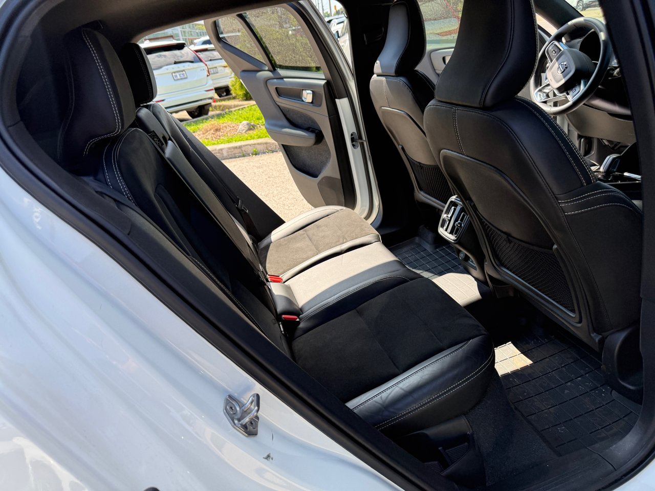 2022 Volvo XC40 R-Design-16