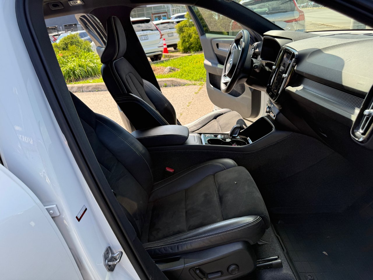 2022 Volvo XC40 R-Design-18