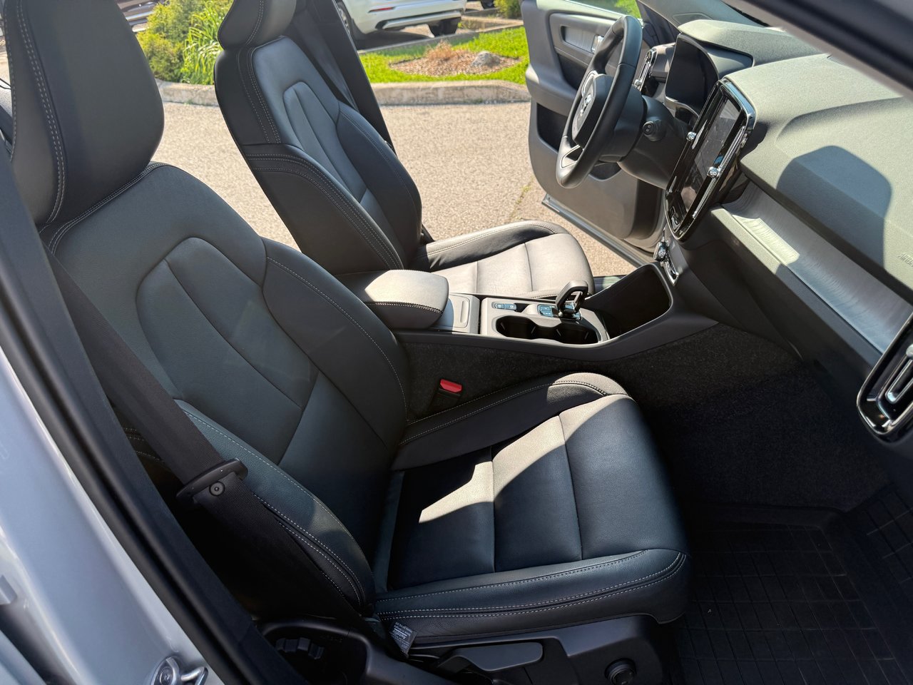 2025 Volvo XC40 Core Bright Theme-15
