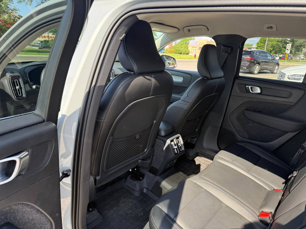 2025 Volvo XC40 Core Bright Theme-10